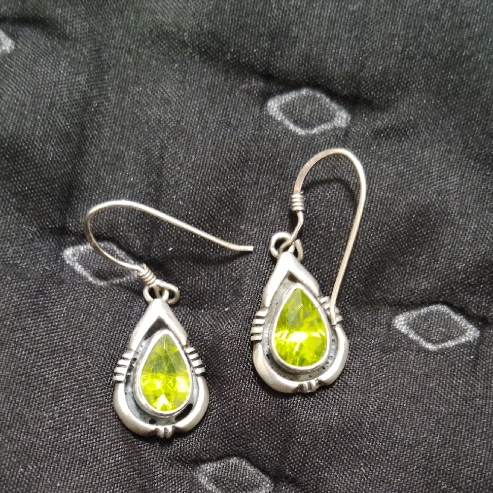 Elegant  Sterling Silver Pear 🍐 Teardrop Earrings Vintage